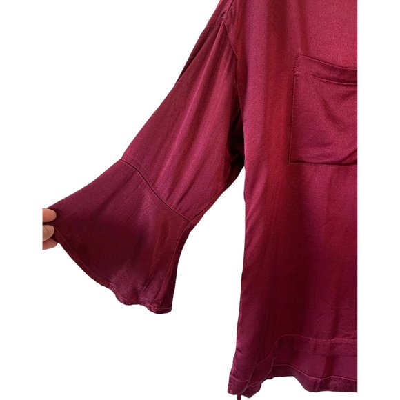 MODODOC Red Satin 3/4 Bell-Cuff Sleeve Collarless Button-Up Blouse NWT Medium - Picture 4 of 7
